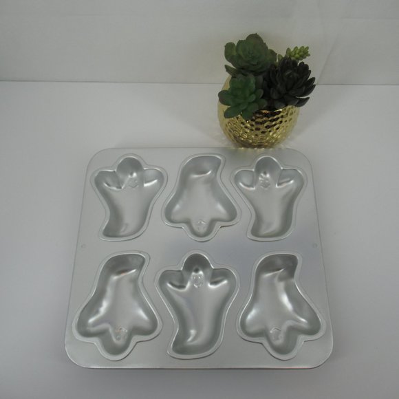 WILTON Retired 1991 Mini Ghost Cake Pan -makes 6 - Picture 1 of 5